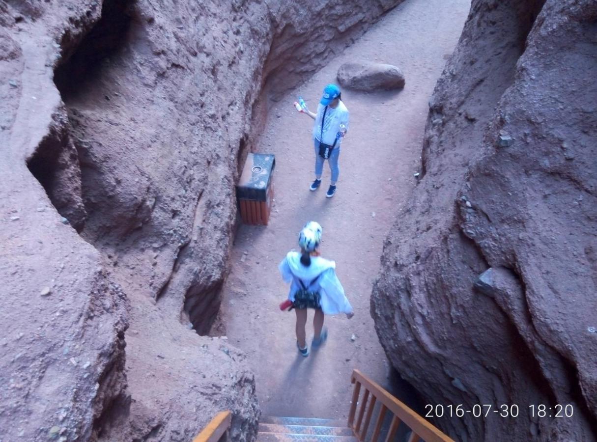 The Silk Road Travelers Hostel Zhangye Extérieur photo