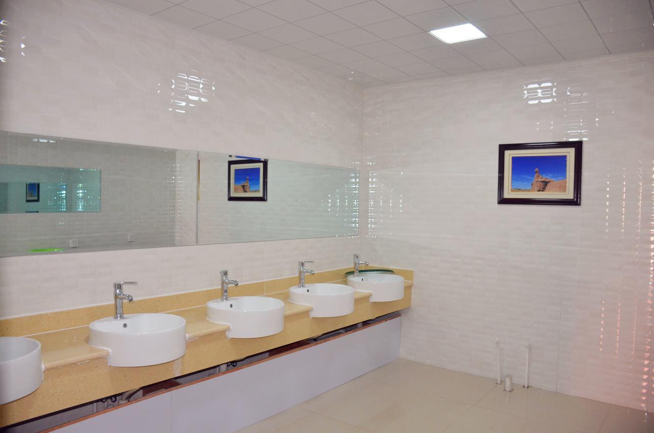The Silk Road Travelers Hostel Zhangye Extérieur photo